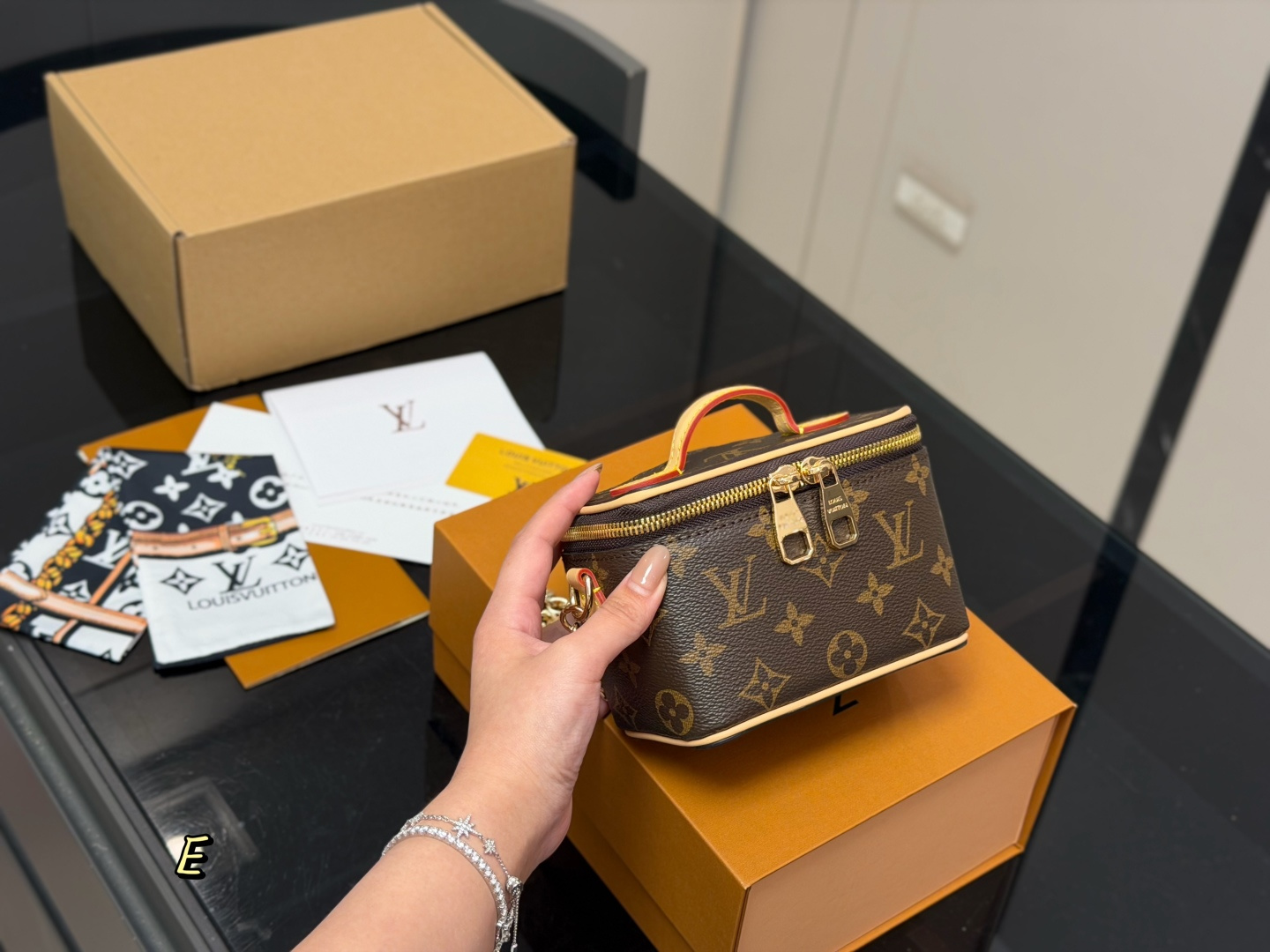 Louis Vuitton LV Monogram Canvas | Luxury Designer Fashion Accessory
